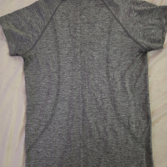 Swiftly Tech Short-Sleeve Shirt 2.0 Hip Length - Picture 6 of 9